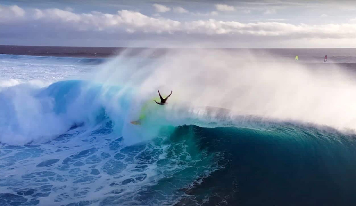 The Wipeouts From This Windsurfing Contest at Cloudbreak Are Insane - Vimarsana News