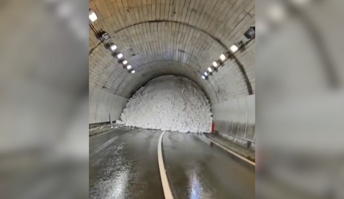 Una valanga ha bloccato un enorme tunnel in Italia, lasciando isolate più di 6.000 persone