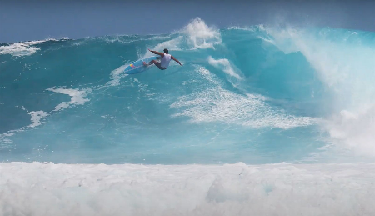 Michel Bourez Surfs the Kelly Slater Mid-Length in Tahiti - Vimarsana News