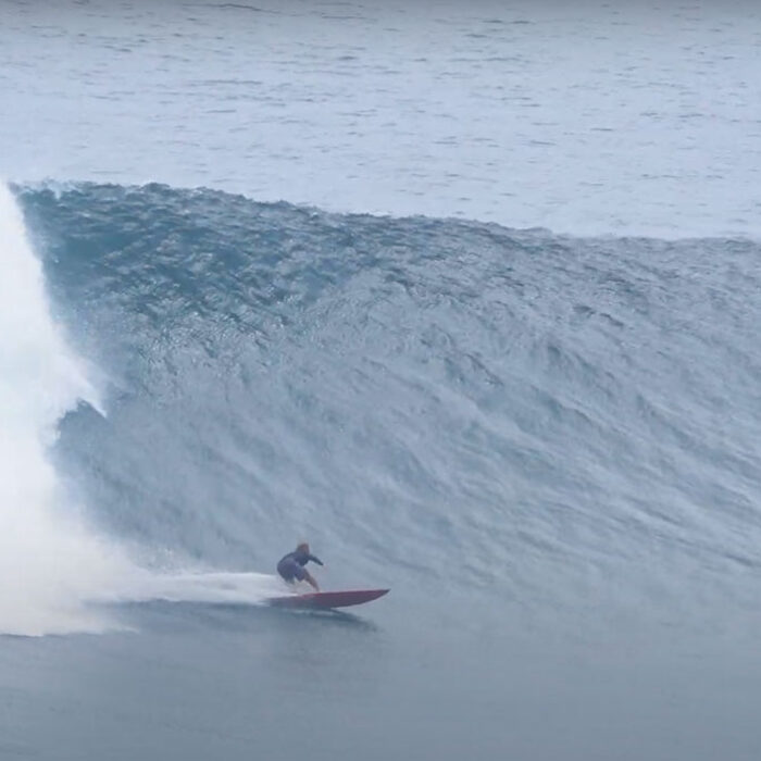 Uluwatu surfing