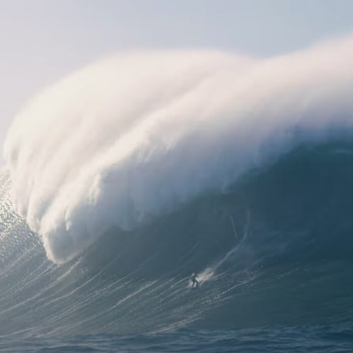 Lucas Chianca makes even this look (relatively) easy. Photo: Gigantes De Nazaré // YouTube