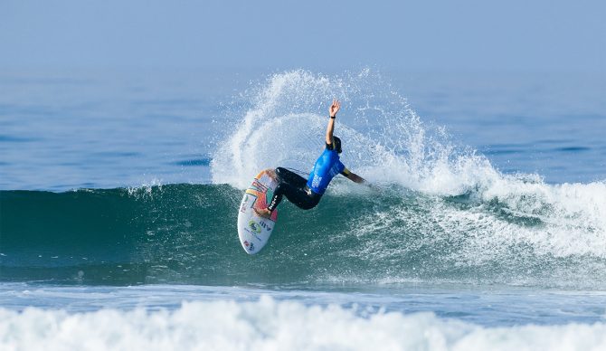 Sally Fitzgibbons in Heat 2 of the Quarterfinals at the US Open of Surfing. Photo: Pat Nolan // WSL