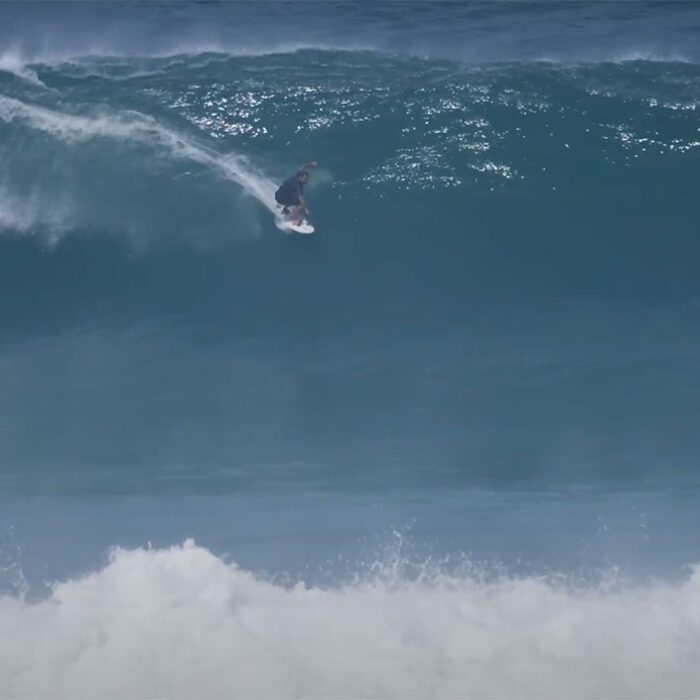 Uluwatu surfing