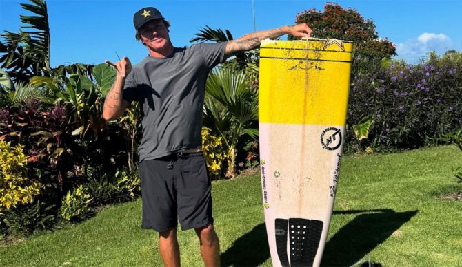 Kelly Slater wins Albee Layer surfboard