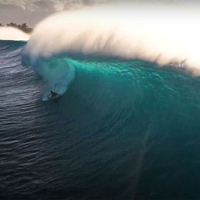 Jamie O'Brien surfing pipeline