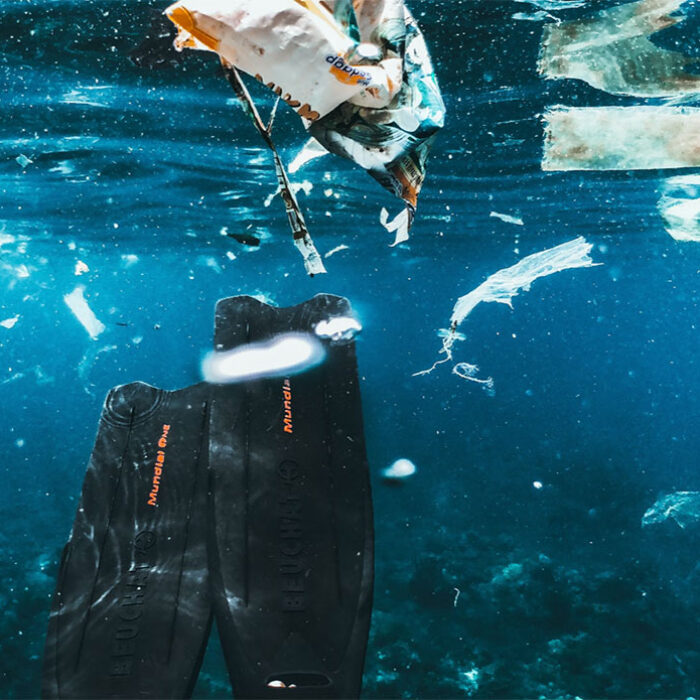 underwater avalanches push microplastics