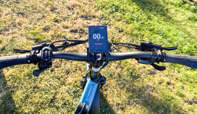 Lectric XP4 handlebars and display