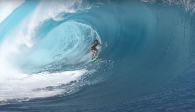 Teahupo'o surfing