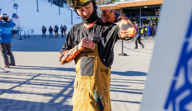 straps on the flylow baker bibs