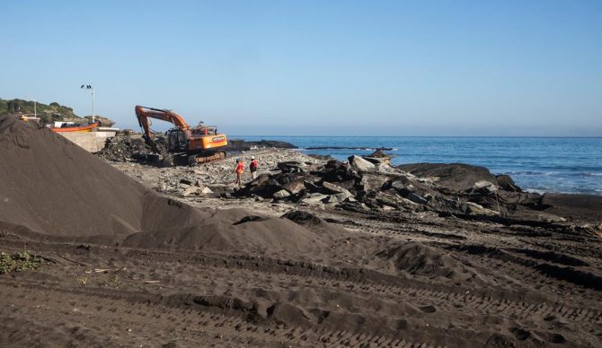 Ramon Navarro Sounds the Alarm: A 'World Class' Wave Is Being Forever Altered in Chile