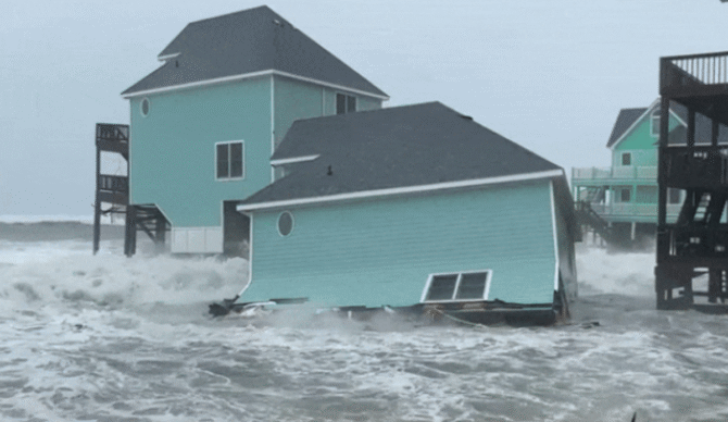 Outer Banks houses collapsing into the ocean