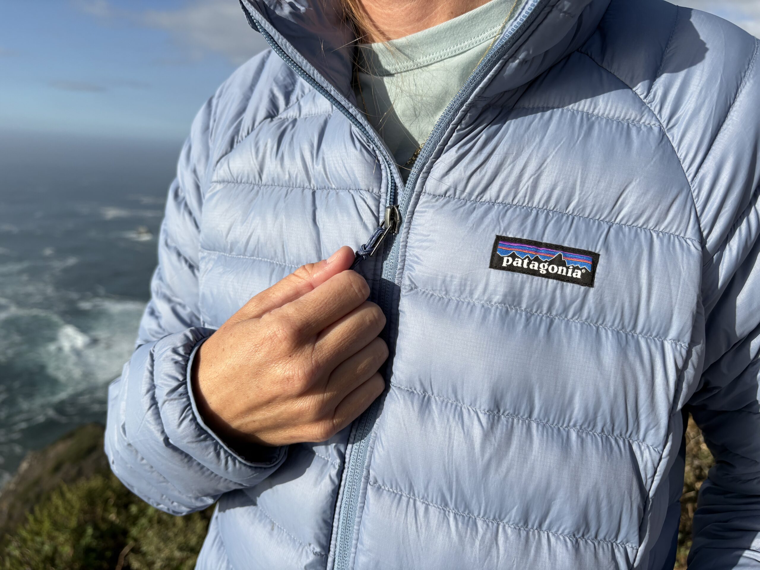 a zipper on a jacket