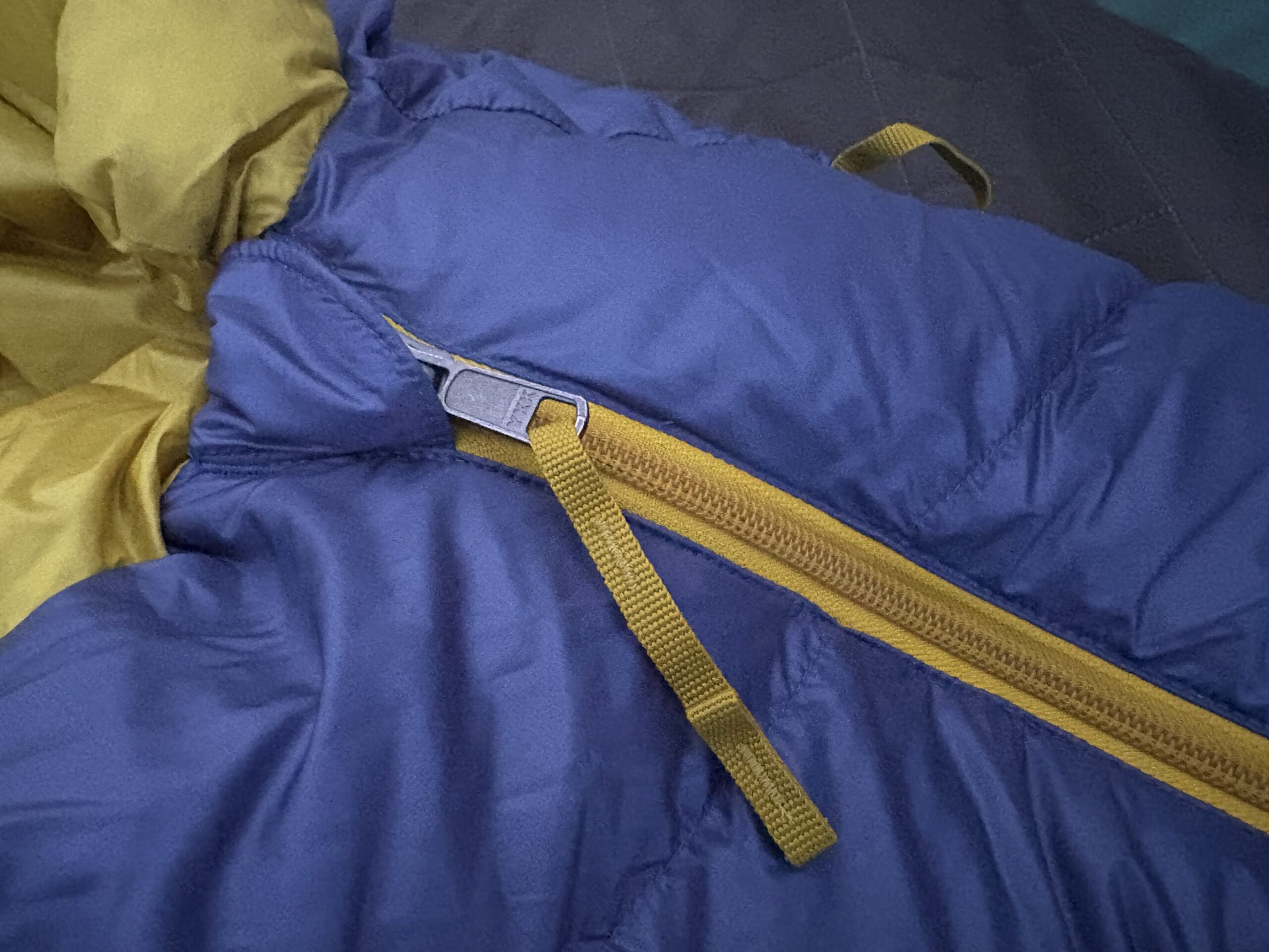 zipper on a sleeping bag