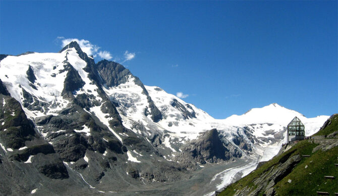 Man charged with manslaughter after leaving his girlfriend at the top of Grossglockner in Austria