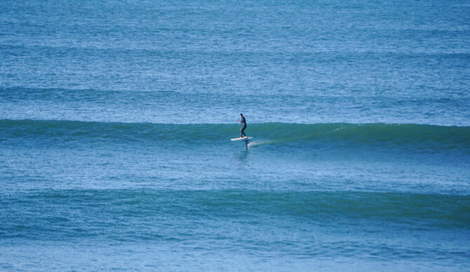 Bowen riding the Foil Drive Fusion and Armstrong Integrated Mast at Ocean Beach, San Francisco