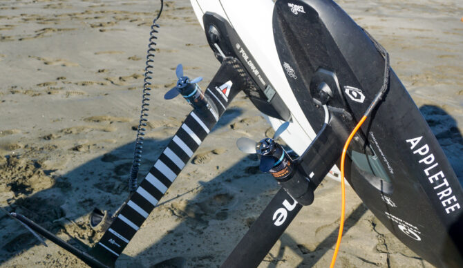 Foil Drive integrated mast and non-integrated mast comparison