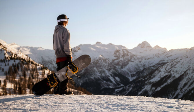 How Tom Cruise Can Help You Tell if You Snowboard Goofy or Regular-Footed 