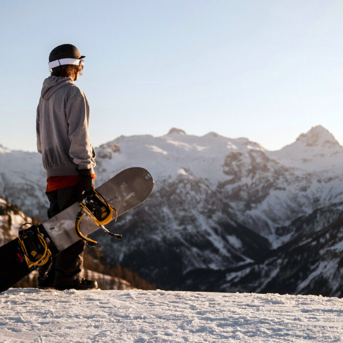 How Tom Cruise Can Help You Tell if You Snowboard Goofy or Regular-Footed