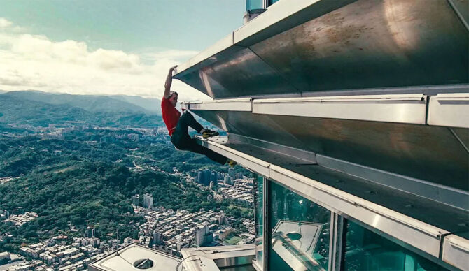 Netflix image of Alex Honnold climbing Taipei 101 for "Skyscraper Live"