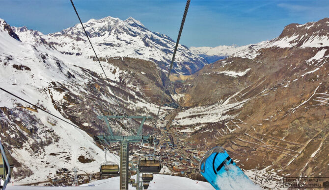 The avalanche deaths occurred in the Val D'Isere resort in the French Alps (pictured). Photo: Wikimedia Commons