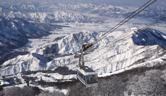 The snowboarder was visiting They were snowboarding at the Muikamachi Hakkaisan Ski Resort in Minamiuonuma City, Niigata Prefecture. Photo: Enjoy Niigata