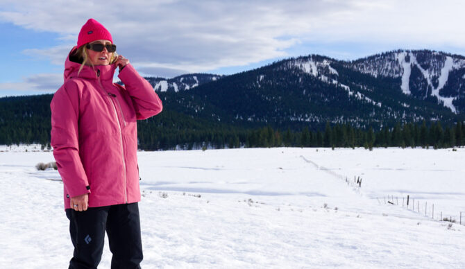 Amy in the 686 Hydra Thermagraph Jacket