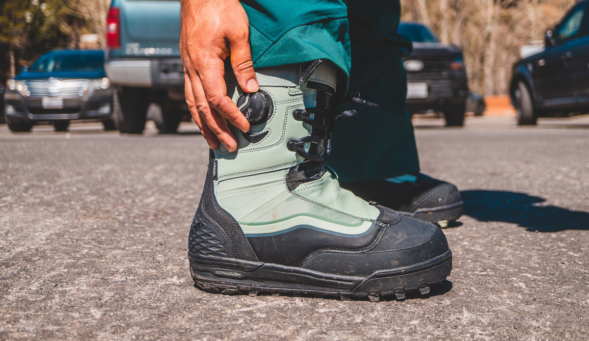 man dialing Vans Infuse snowboard boot boa