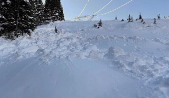Avalanche in Kootenay Pass kills snowmobiler