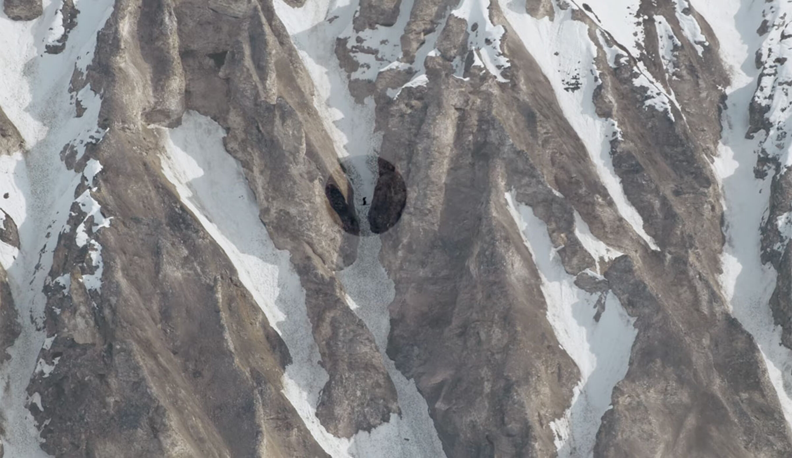 Candide Thovex in a chute in Les Tufs