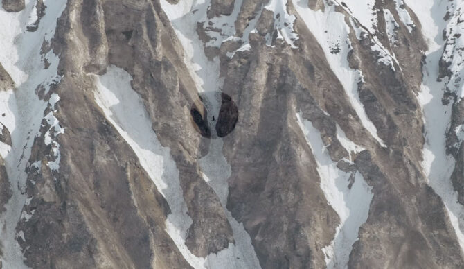 Candide Thovex in a chute in Les Tufs