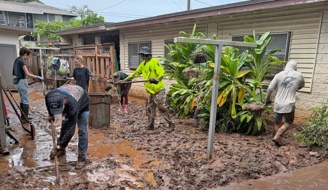 clean up efforts in Hawaii after Kona low flooding