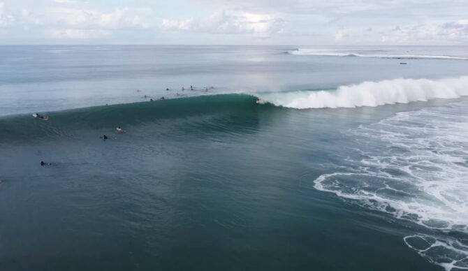 Nias surfing