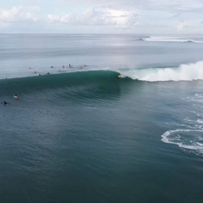 Nias surfing