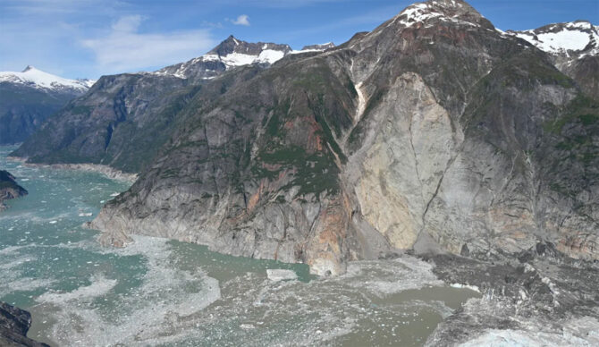 tsunami in Tracy Arm fjord in Alaska