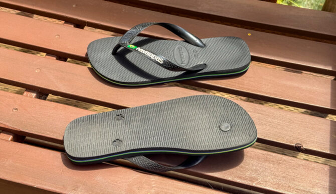 top and bottom of the havaianas top