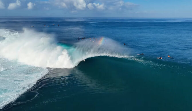 Teahupo'o surfers