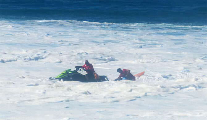 Hawaiian Water Patrol rescuing surfer