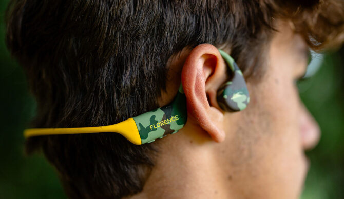 Florence x Tri 2 H20 Audio headphones on Toa Pere