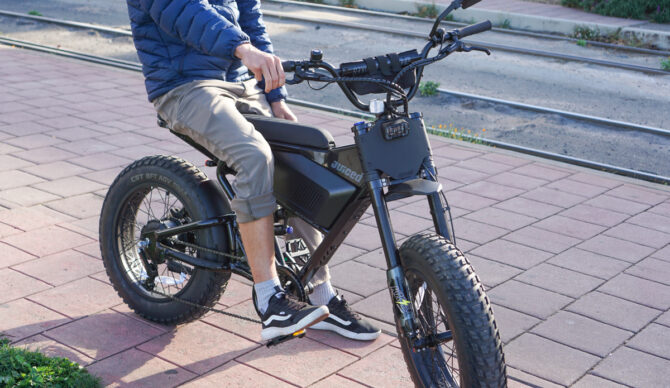 front view of juiced scrambler ebike