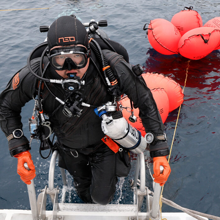 Healthy Seas' volunteer divers work to find and retrieve 'ghost nets.' Photo: Hyundai