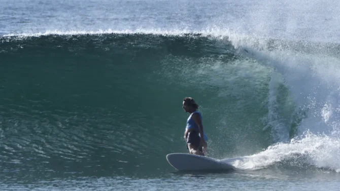 Alex Knost surfing twinzer