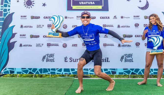 Surfer doing Matheus Cunha celebration