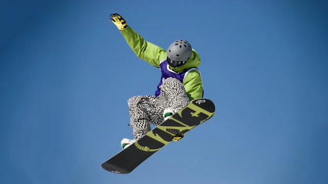 Not getting a concussion is cool. Photo: Acarpentier // Wikimedia Commons