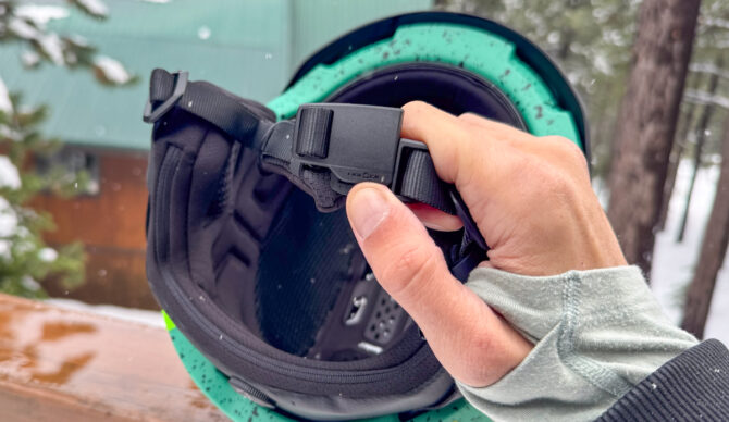 Fidlock Magnetic Buckle on the Smith Vantage 2